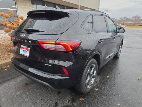 Used 2024 Ford Escape ST-Line w/ Tech Pack #1 AWD/4WD image 2