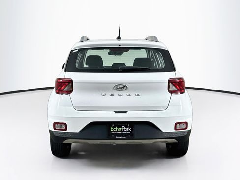 Used 2025 Hyundai Venue SEL FWD image 7