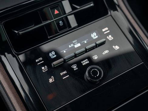 Used 2025 Porsche Panamera 4 image 19