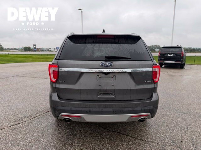 Used 2017 Ford Explorer XLT w/ Equipment Group 202A AWD/4WD image 12