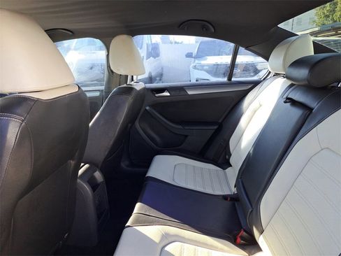 Used 2016 Volkswagen Jetta Sport image 5