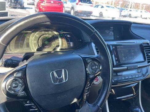 Used 2017 Honda Accord EX-L image 10