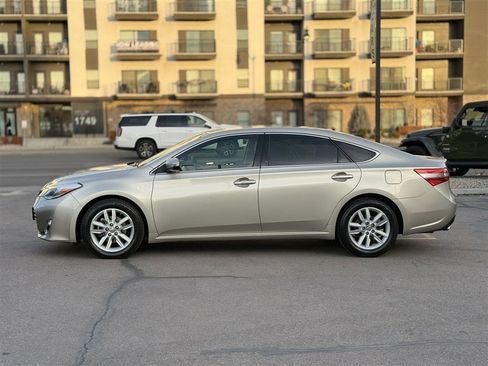 Used 2014 Toyota Avalon XLE Premium image 4