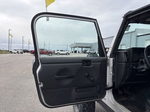 Used 2003 Jeep Wrangler X image 13