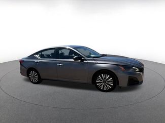Used 2025 Nissan Altima 2.5 SV FWD video 2