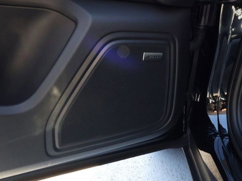 Certified 2025 Porsche Macan image 13