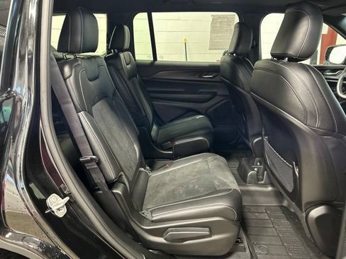 Used 2024 Jeep Grand Cherokee L Altitude AWD/4WD image 16
