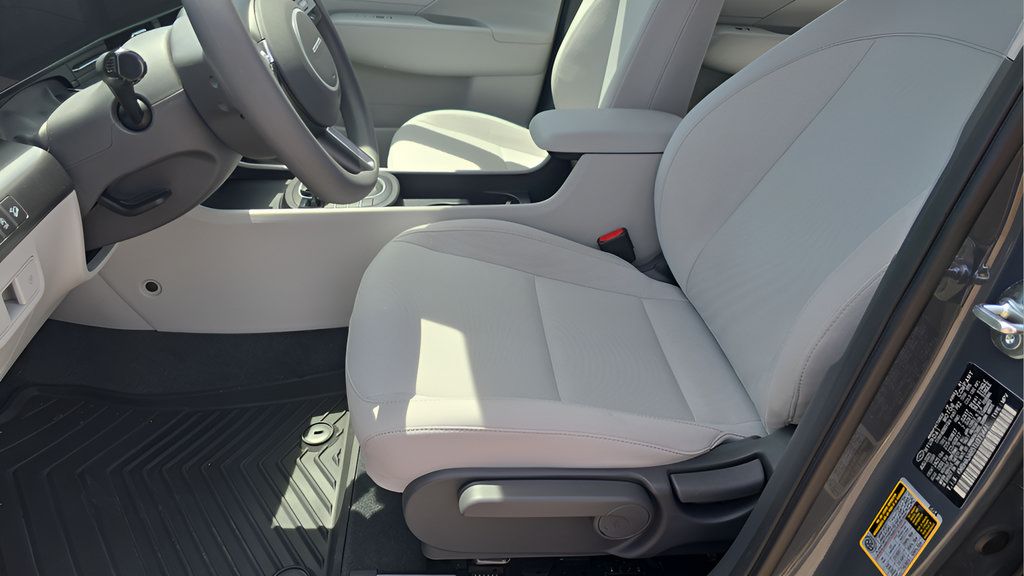 Used 2026 Hyundai Kona SE FWD image 14