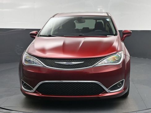 Used 2020 Chrysler Pacifica Touring w/ Tire & Wheel Group FWD image 6