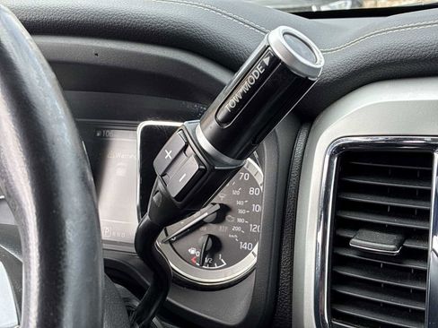 Used 2017 Nissan Titan S AWD/4WD image 20