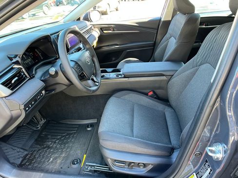 Used 2025 Toyota Camry LE w/ Convenience Package image 9