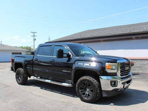Used 2015 GMC Sierra 2500 SLE AWD/4WD image 2