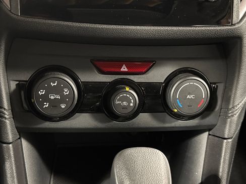 Used 2017 Subaru Impreza 2.0i Premium image 19