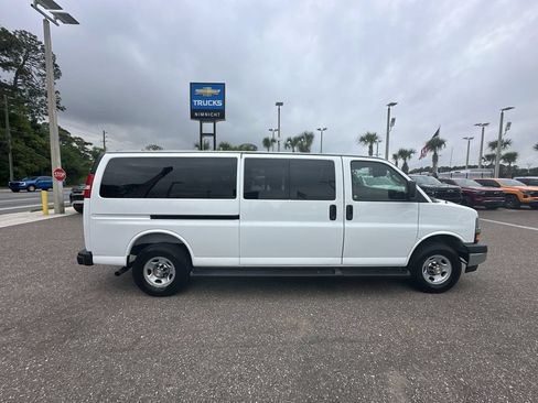 Used 2025 Chevrolet Express 3500 LT w/ LT Preferred Equipment Group RWD image 17