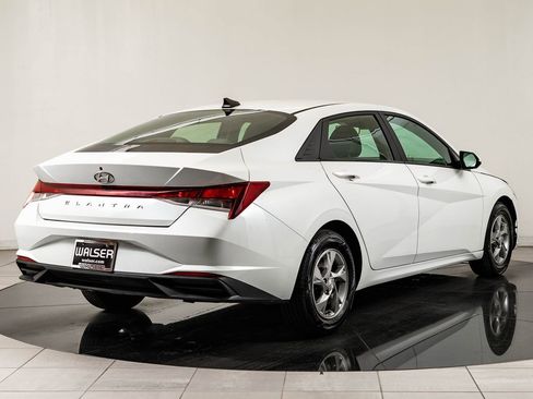 Used 2021 Hyundai Elantra SE FWD image 10