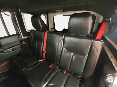 Used 2017 Jeep Wrangler Unlimited Rubicon image 13