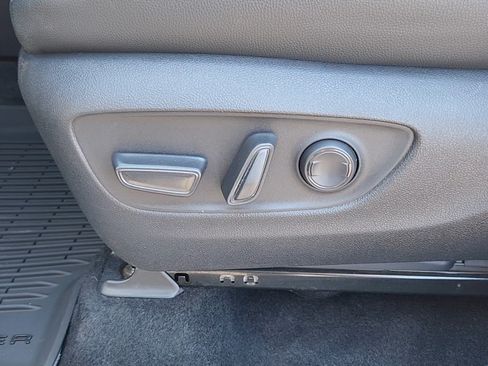 Certified 2025 Toyota Grand Highlander AWD image 8