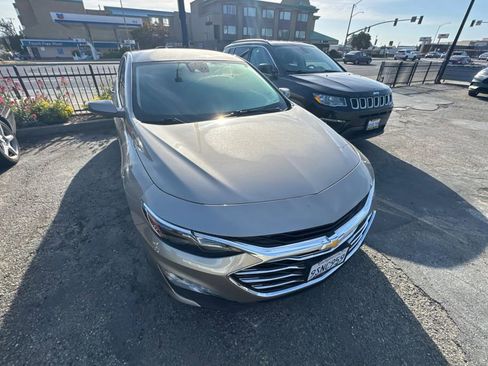 Used 2023 Chevrolet Malibu LT w/ Driver Confidence Package FWD image 2