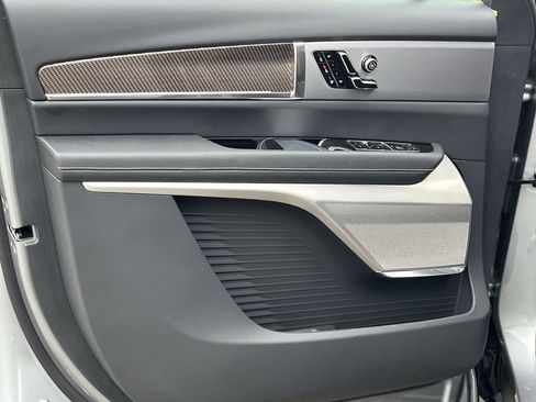 New 2026 Cadillac Vistiq Sport image 12