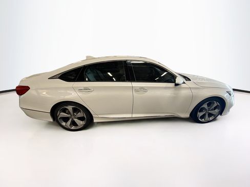 Used 2018 Honda Accord Touring image 10