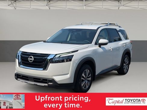 Used 2025 Nissan Pathfinder SL AWD/4WD image 4