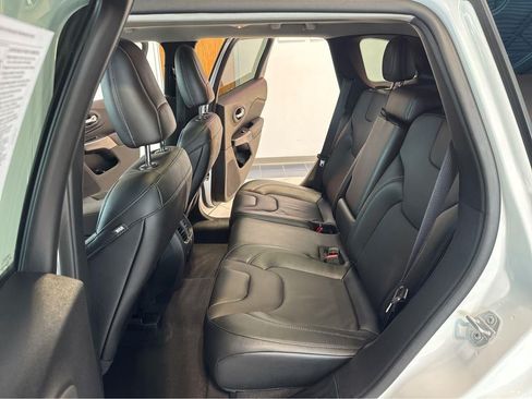Used 2022 Jeep Cherokee Limited AWD/4WD image 30