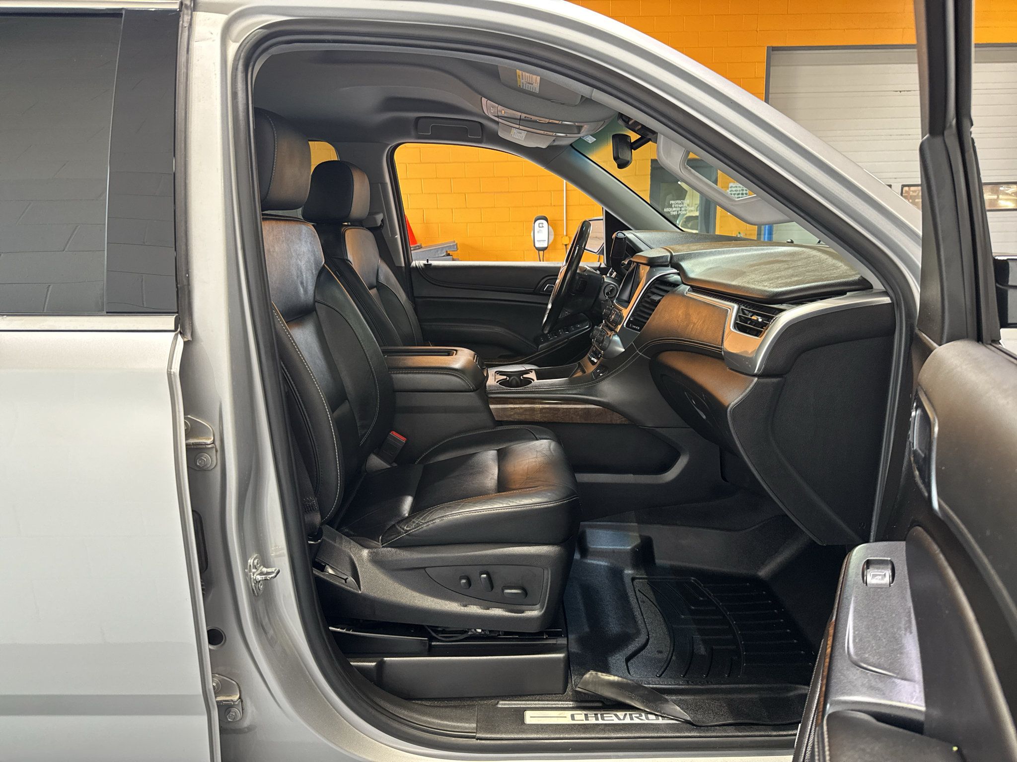 Used 2020 Chevrolet Suburban LT AWD/4WD image 19