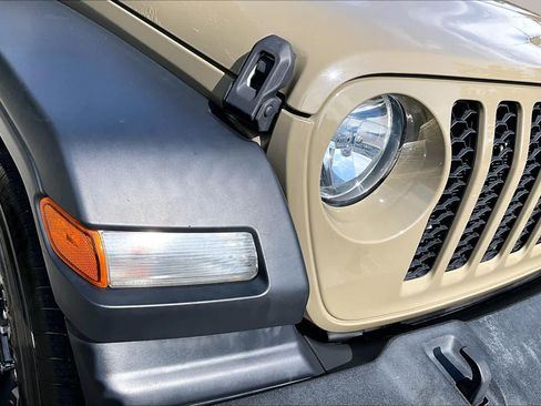 Used 2020 Jeep Gladiator Sport AWD/4WD image 28