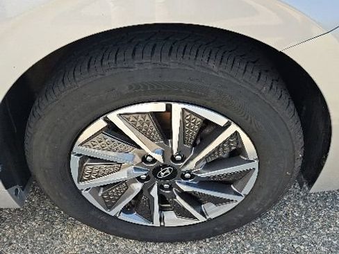 Used 2021 Hyundai Ioniq Limited FWD image 13