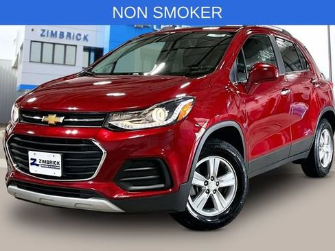 Used 2020 Chevrolet Trax LT w/ LT Convenience Package AWD/4WD image 3