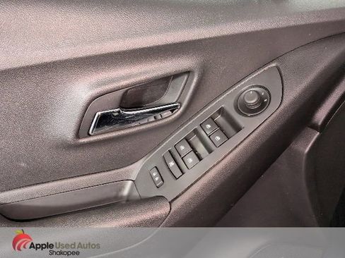 Used 2016 Chevrolet Trax LT w/ LT Sun and Sound Package image 12