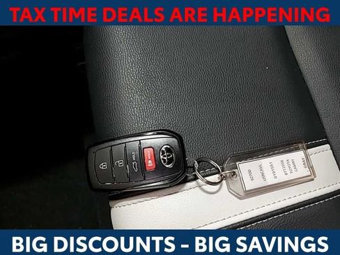 Used 2025 Toyota Camry SE image 10