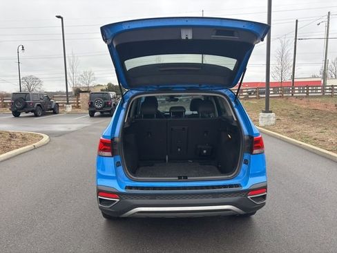 Used 2023 Volkswagen Taos SE w/ Panoramic Sunroof Package image 10