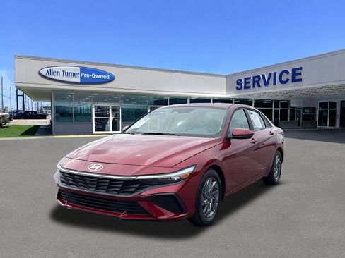 Certified 2024 Hyundai Elantra SEL FWD image 4
