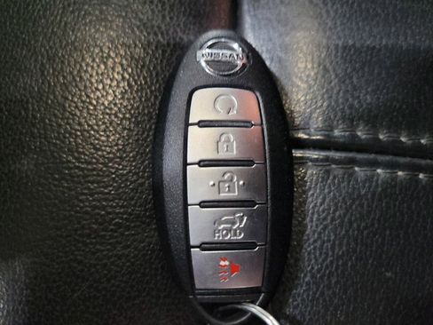 Used 2017 Nissan Pathfinder SL w/ SL Premium Package AWD/4WD image 32