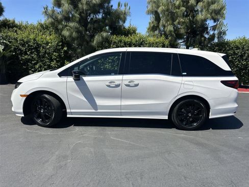 Used 2024 Honda Odyssey Sport image 3