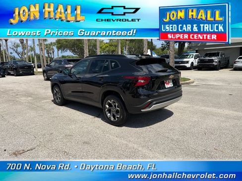 Used 2025 Chevrolet Trax LT w/ Driver Confidence Package FWD image 7