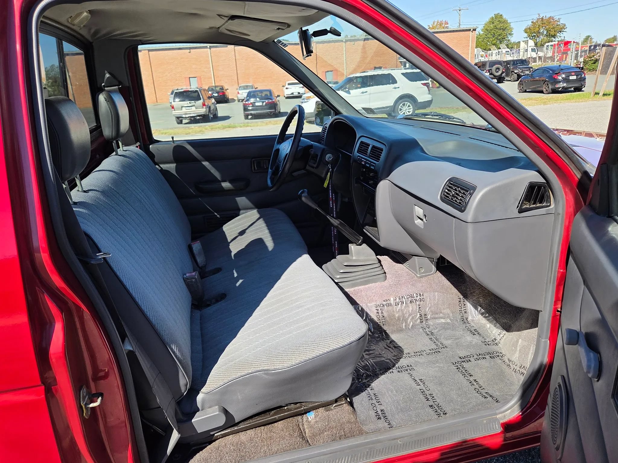 Used 1995 Nissan Pickup 2WD Regular Cab image 12