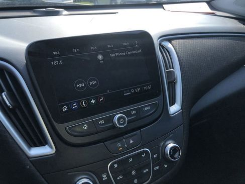 Used 2025 Chevrolet Malibu LT FWD image 18