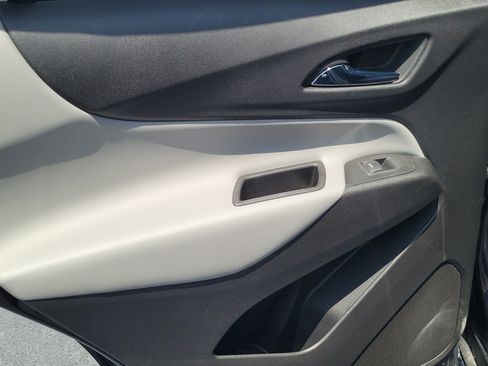 Used 2020 Chevrolet Equinox LS w/ LS Convenience Package AWD/4WD image 11