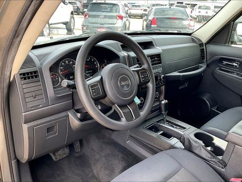 Used 2012 Jeep Liberty Sport w/ Driver Convenience Group image 13