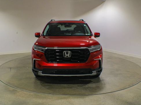 Used 2025 Honda Pilot Touring image 2