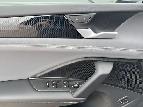 New 2025 Volkswagen Tiguan SE image 7