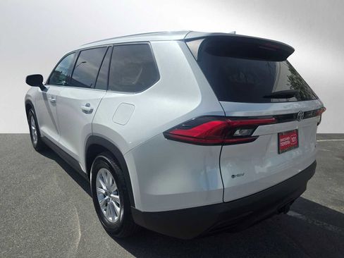 Used 2024 Toyota Grand Highlander XLE image 5