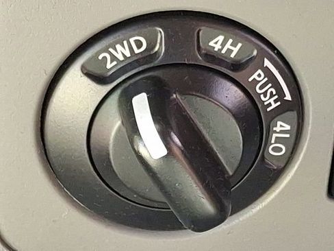 Used 2016 Nissan Frontier SV AWD/4WD image 23