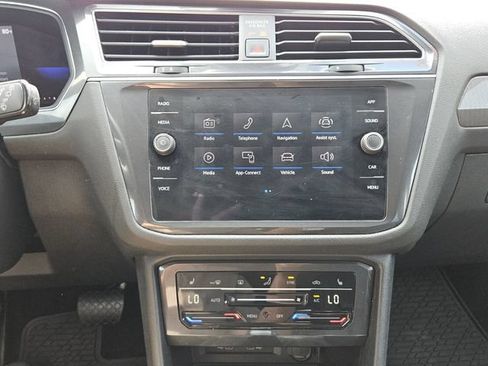 Used 2022 Volkswagen Tiguan SE FWD image 17
