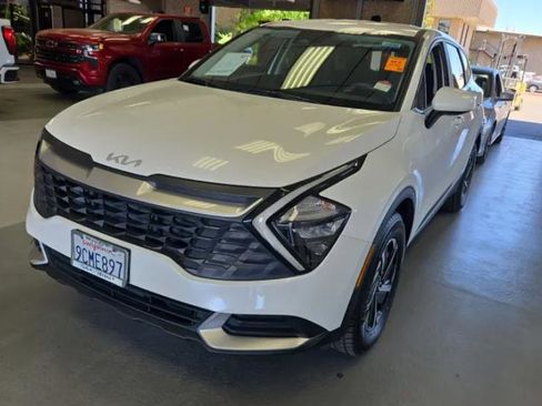 Used 2023 Kia Sportage LX AWD/4WD image 1