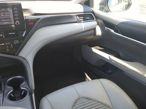 Used 2022 Toyota Camry SE image 16