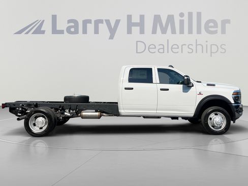 New 2026 RAM 5500 Tradesman w/ Chrome Appearance Group AWD/4WD image 6