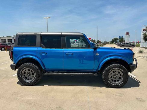 Used 2023 Ford Bronco Outer Banks AWD/4WD image 2